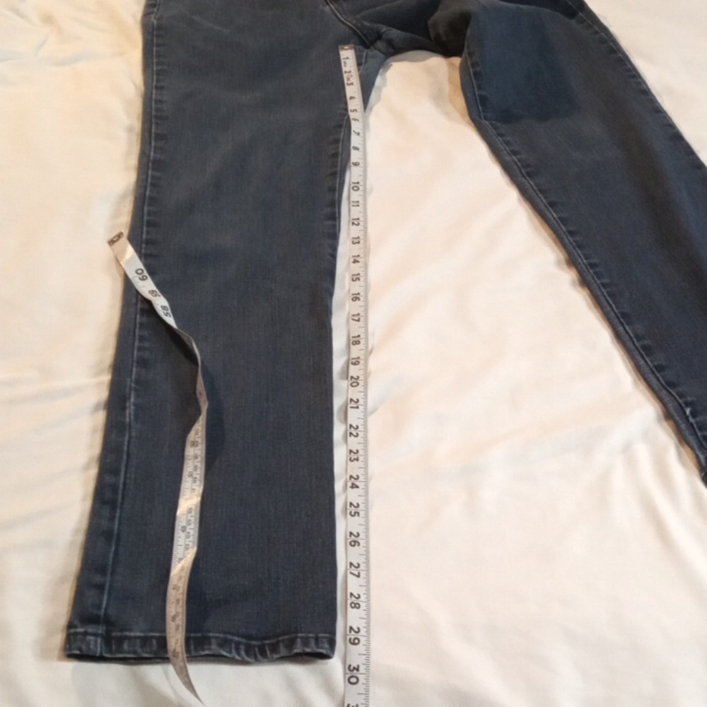 3/$25 Lee Blue Straight Leg Jeans Classic Style - Picture 8 of 9